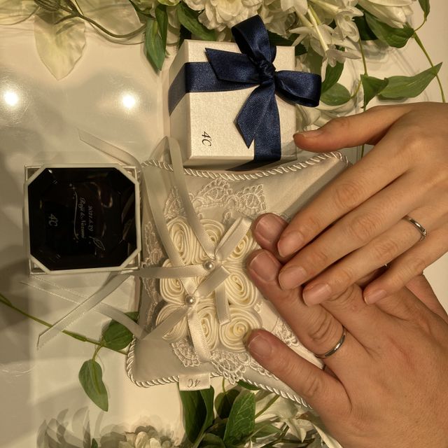 【4℃ BRIDAL(ヨンドシーブライダル)の口コミ】 5店舗試着し、最終的にデザインとアフターサービスで決めました。
センタ…