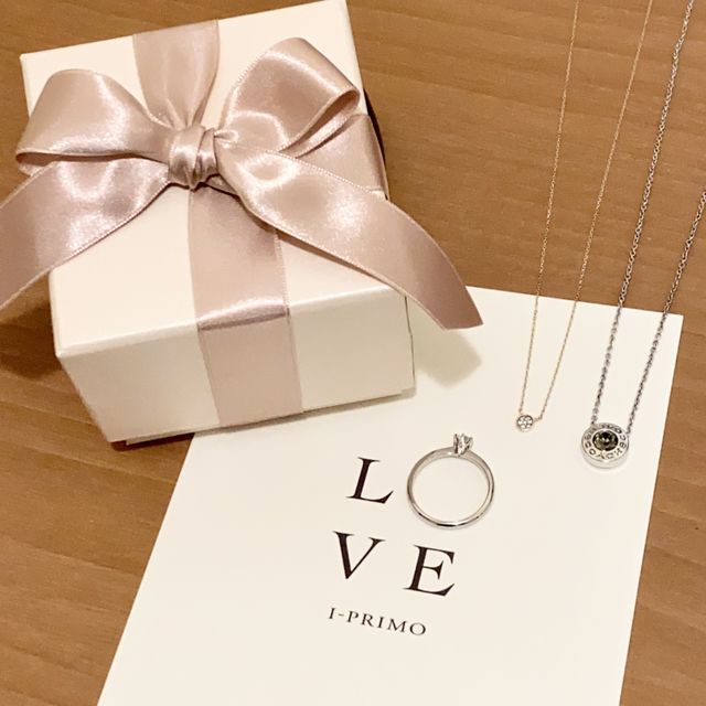 【アイプリモ(I-PRIMO)の口コミ】 ダイヤの近くになるとリングが細くなるとこが可愛くて一目惚れでした！！…