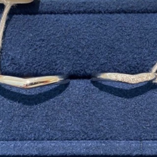 【4℃ BRIDAL(ヨンドシーブライダル)の口コミ】 シンプルで可愛らしいデザインが多いです。
王道の結婚指輪が欲しい方にオ…