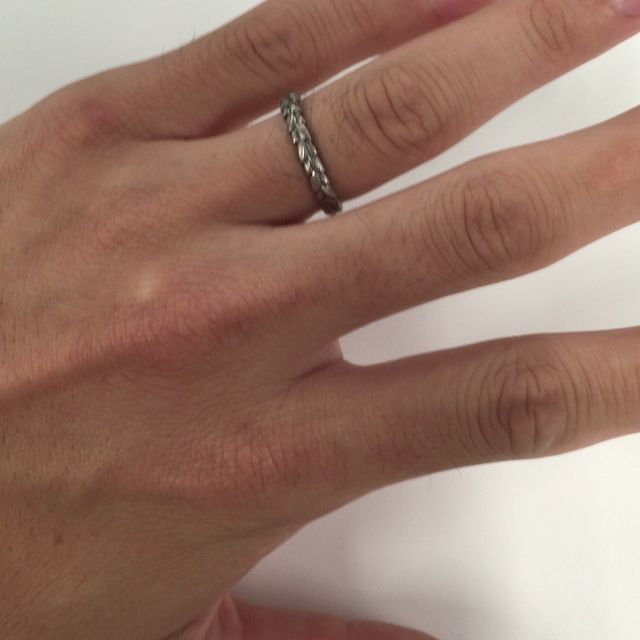 【agete(アガット)の口コミ】 決め手は葉を模したデザインと価格です。低価格で妻の求めていたデザイン…