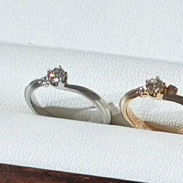 【杢目金屋(もくめがねや)の口コミ】 日本の伝統技法で、2つの金属を合わせて、叩いて木目状にするので、同じ模…