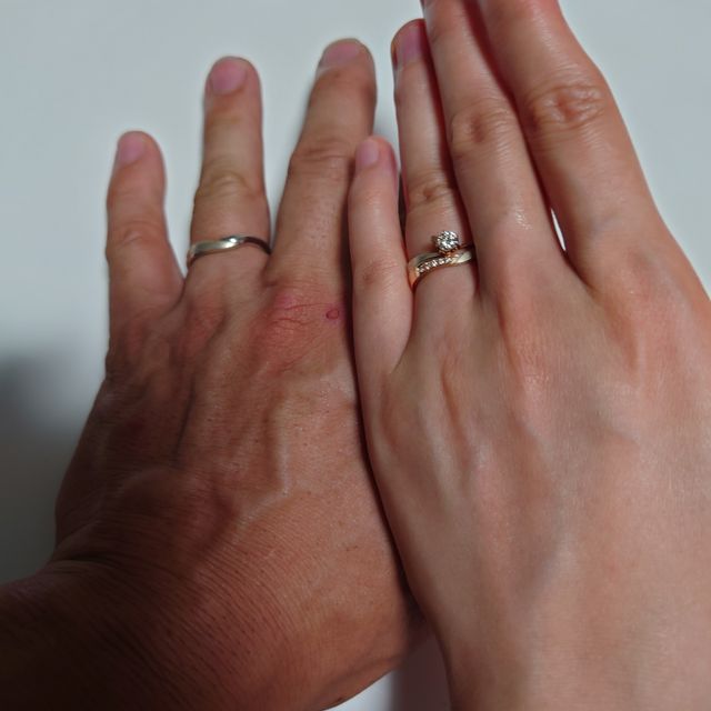 【杢目金屋(もくめがねや)の口コミ】 杢目の模様の直接見たときのトキメキや、ダイヤの輝きと数など直接リング…