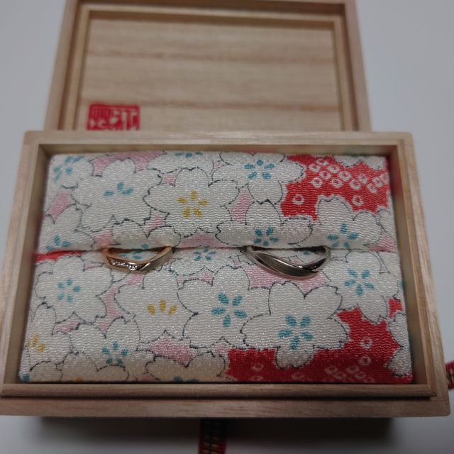 【杢目金屋(もくめがねや)の口コミ】 杢目の模様の直接見たときのトキメキや、ダイヤの輝きと数など直接リング…