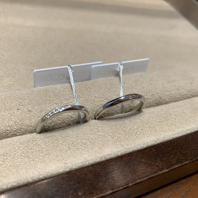 【TRECENTI(トレセンテ)の口コミ】 店員さんの勧めと彼女の希望を取り入れ、シンプルなストレートタイプをつ…