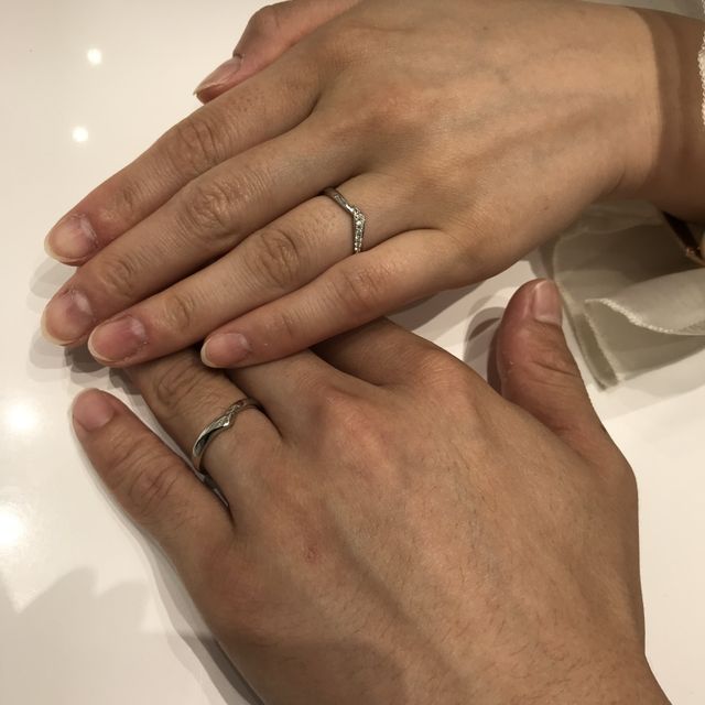 【4℃ BRIDAL(ヨンドシーブライダル)の口コミ】 前からホームページでデザイン等を拝見してました。また、結婚式場からの…