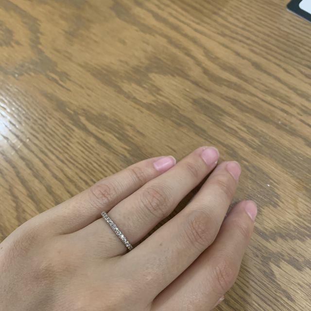 【銀座ダイヤモンドシライシの口コミ】 ダイヤが半周付いたハーフエタニティで探していましたが、ギラギラしすぎ…
