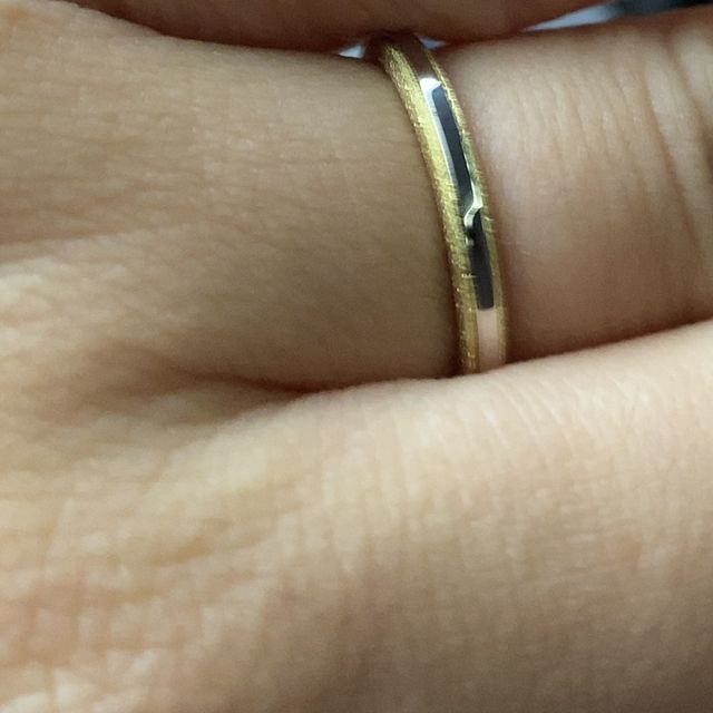【TANZO.(鍛造指輪)の口コミ】 指輪のデザインはグリーンゴールドとプラチナのコンビ指輪にしていただき…