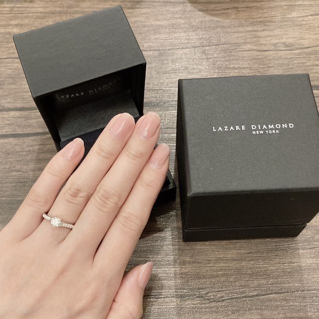 【ラザール ダイヤモンド(LAZARE DIAMOND)の口コミ】 ダイヤモンドの虹色の輝きです。センターダイヤモンドだけでなく、キラキ…