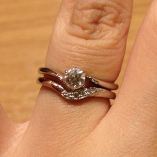 【ROCCA(ロッカ)の口コミ】 婚約指輪はブリリアンス+で、旦那からサプライズで頂いたものです♡
セット…