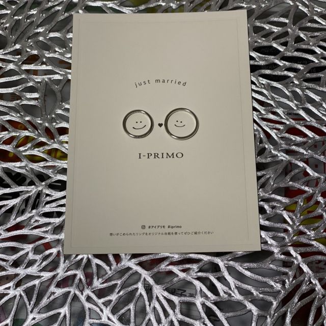 【アイプリモ(I-PRIMO)の口コミ】 艶があってストレートなデザインがとても可愛いのと、女性の指輪はダイヤ…