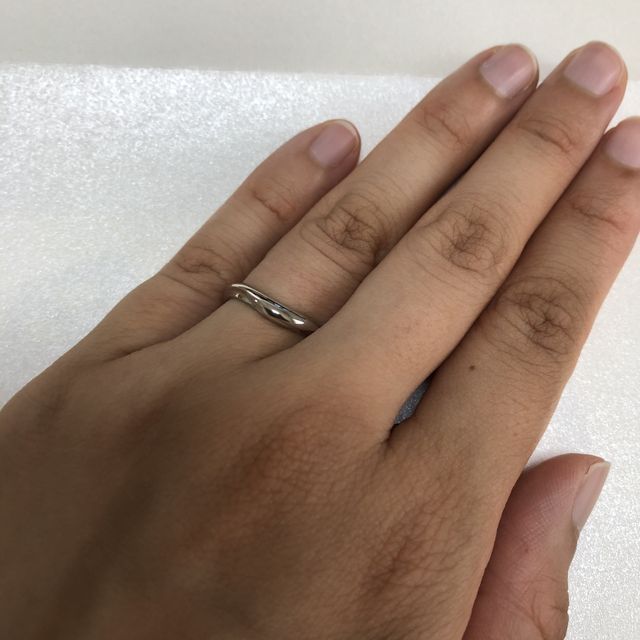 【俄(にわか)の口コミ】 私にも夫にもしっくりきたデザインがこれでした。
2人とも指が細めで細身…