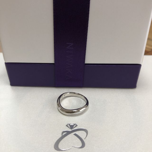 【俄(にわか)の口コミ】 私にも夫にもしっくりきたデザインがこれでした。
2人とも指が細めで細身…