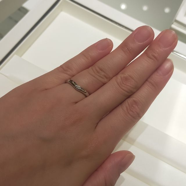 【MIKIMOTO(ミキモト)の口コミ】 歳を重ねても長く使えるデザインを探しておりました。
石なしのデザインで…