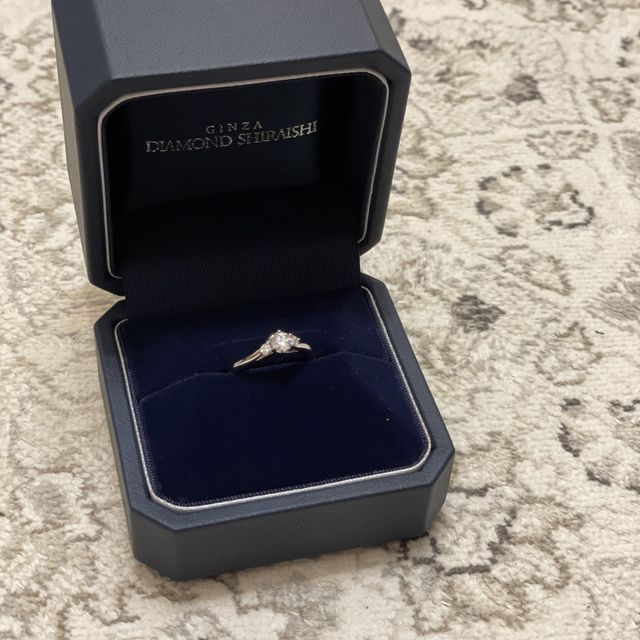 【銀座ダイヤモンドシライシの口コミ】 上から見ても当然素敵ですが、なによりも横から見た際に、波打つようなこ…