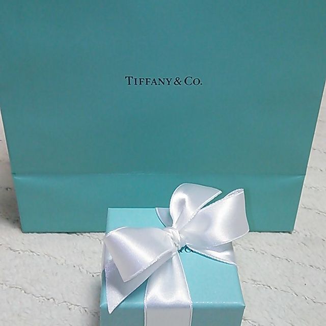 【ティファニー(Tiffany & Co.)の口コミ】 普段も着けられて、結婚指輪と重ね着けができるものと決めていました。
3…