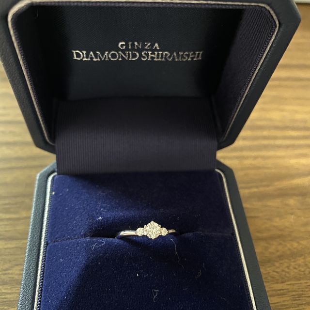 【銀座ダイヤモンドシライシの口コミ】 デザインが希望通り且つ価格帯も予算範囲内だったからです。両サイドにダ…