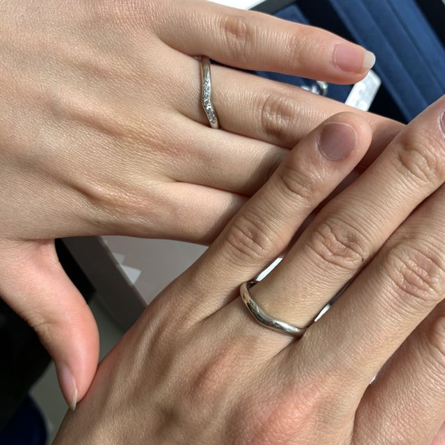 【4℃ BRIDAL(ヨンドシーブライダル)の口コミ】 もともとV字は選択肢にありませんでしたが、緩やかなV字が素敵！と思いま…