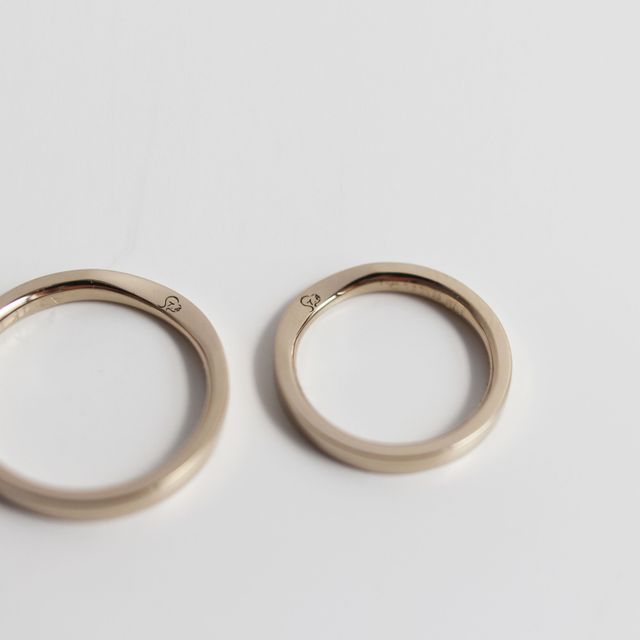 【mina.jewelry(ミナジュエリー)の口コミ】 わたしの念願だったシャンパンゴールドでした。
ほそさ、幅、最高に可愛く…