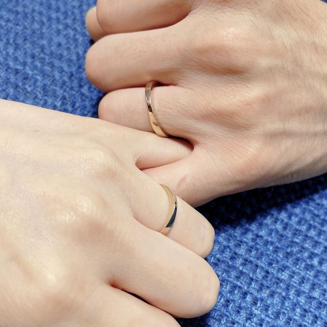 【mina.jewelry(ミナジュエリー)の口コミ】 わたしの念願だったシャンパンゴールドでした。
ほそさ、幅、最高に可愛く…