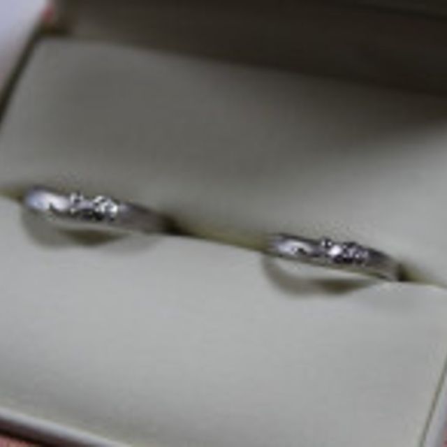 【ケイウノ ブライダル(K.UNO BRIDAL)の口コミ】 ケイウノさんで、デザイン画を実際に目の前でいくつか描いていただきまし…