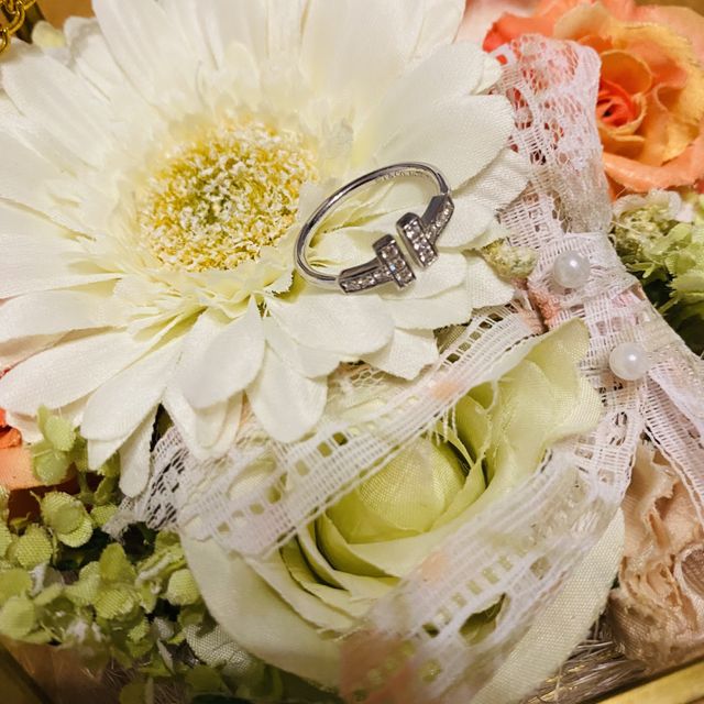 【ティファニー(Tiffany & Co.)の口コミ】 デザインと素材
結婚指輪もティファニーがよかったが、予算オーバーで他ブ…