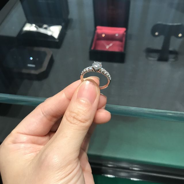 【エクセルコダイヤモンド(EXELCO DIAMOND)の口コミ】 限定デザインでダイヤか綺麗にみえたのが一番の購入の決め手でした。何度…