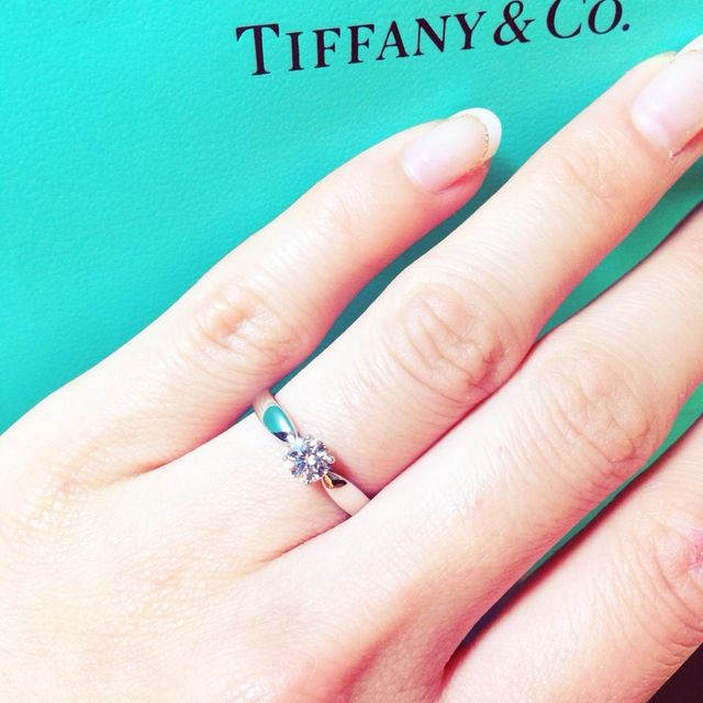 【ティファニー(Tiffany & Co.)の口コミ】 婚約指輪はティファニーが良いと決めていました。王道ではありますが、や…