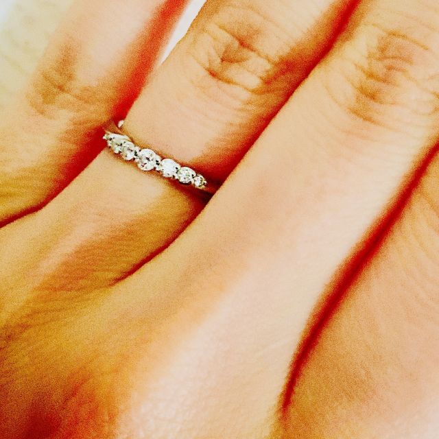 【銀座ダイヤモンドシライシの口コミ】 ハーフエタニティのようなキラキラした指輪が良かったのですが、婚約指輪…