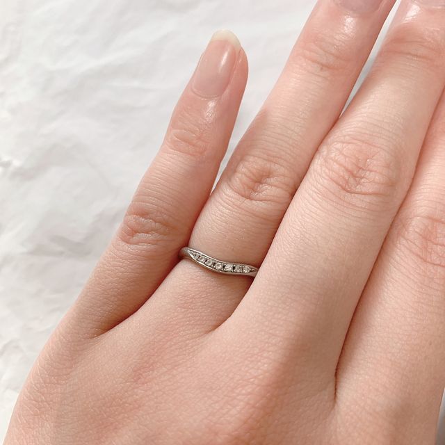 【ケイウノ ブライダル(K.UNO BRIDAL)の口コミ】 オーダーしてオリジナルの指輪を作ってくれました。
緩やかなカーブになっ…