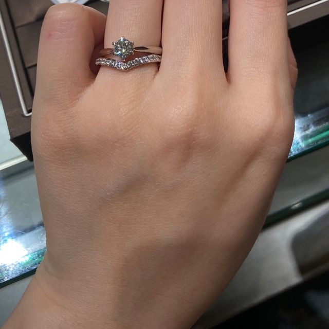 【アイプリモ(I-PRIMO)の口コミ】 指輪のデザインはすごく気に入ったし、
ダイヤモンドがとてもキラキラして…