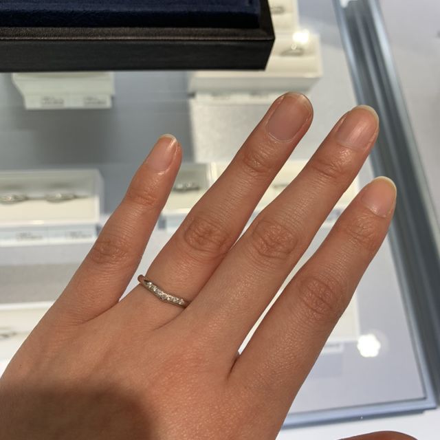 【4℃ BRIDAL(ヨンドシーブライダル)の口コミ】 4℃は比較的リーズナブルな価格が多く、この指輪もダイヤモンドがたくさん…