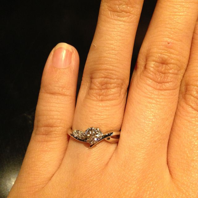 【カオキ　ダイヤモンド専門卸直営店の口コミ】 結婚指輪と重ねてつけたい事が1番の希望でした。重ねてもおしゃれで可愛く…