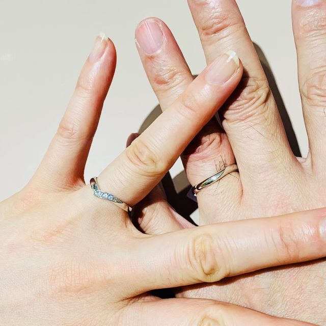 【TRECENTI(トレセンテ)の口コミ】 ウェーブかV字の動きがあるデザインの指輪を探してました。
トレセンテさ…