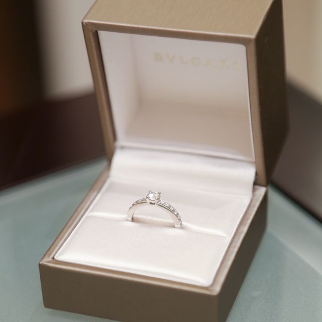 【ブルガリ(BVLGARI)の口コミ】 私の手は小さく、指が短いので、たくさん試着したのですが、自分の指に一…