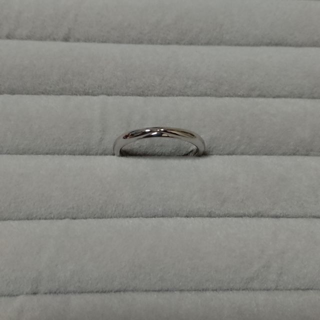 【ケイウノ ブライダル(K.UNO BRIDAL)の口コミ】 価格が10万円程度で、あまり派手な意匠が無いものが希望だった。その点ワ…