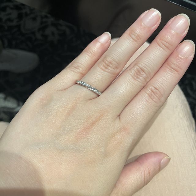 【銀座ダイヤモンドシライシの口コミ】 他のブランドにはないオシャレなデザインで、指がスッキリと見えます。指…