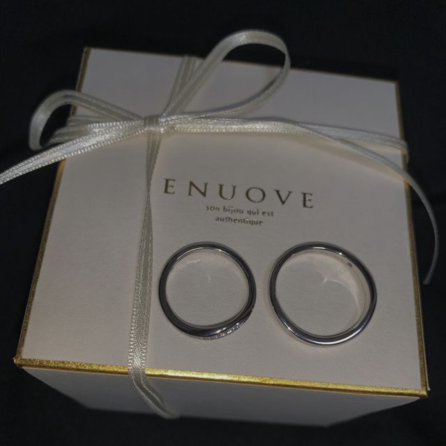 【ENUOVE(イノーヴェ)の口コミ】 お店で幾つもの指輪を見させて頂きましたが、購入した指輪に一目惚れして…