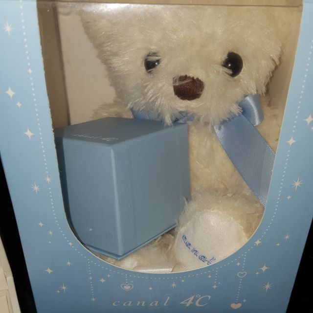 【4℃ BRIDAL(ヨンドシーブライダル)の口コミ】 付き合ってすぐ婚約したので下調べなどせず、主人と一緒に大型ショッピン…