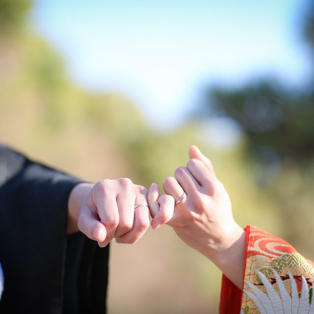 【4℃ BRIDAL(ヨンドシーブライダル)の口コミ】 婚約指輪を購入しなかったので、小さいダイヤがついているもので、ウェー…