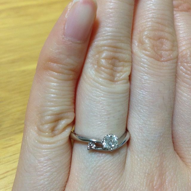 【アイプリモ(I-PRIMO)の口コミ】 かわいいピンクダイヤモンドが妻の雰囲気にぴったりでこの指輪に決めまし…