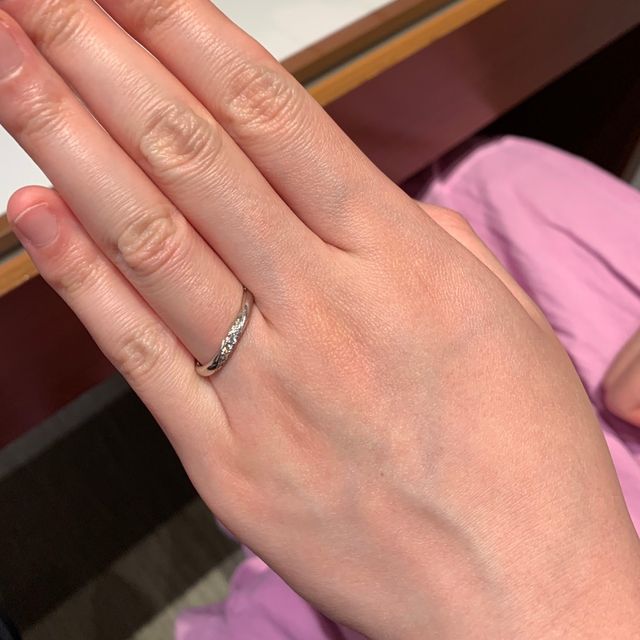 【銀座ダイヤモンドシライシの口コミ】 婚約指輪は日常でつける機会がないと思い、婚約指輪と結婚指輪を兼ねてつ…