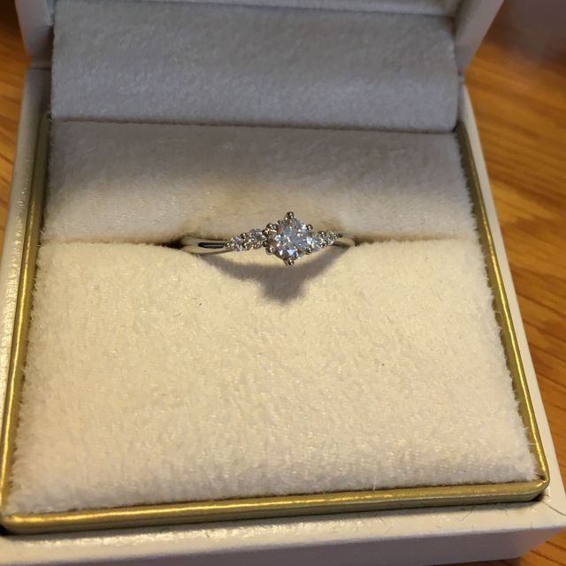 【ヴァンドーム青山(VENDOME AOYAMA)の口コミ】 複数ブランドを見て歩きましたが、このデザインがまず目に入り、可愛いな…