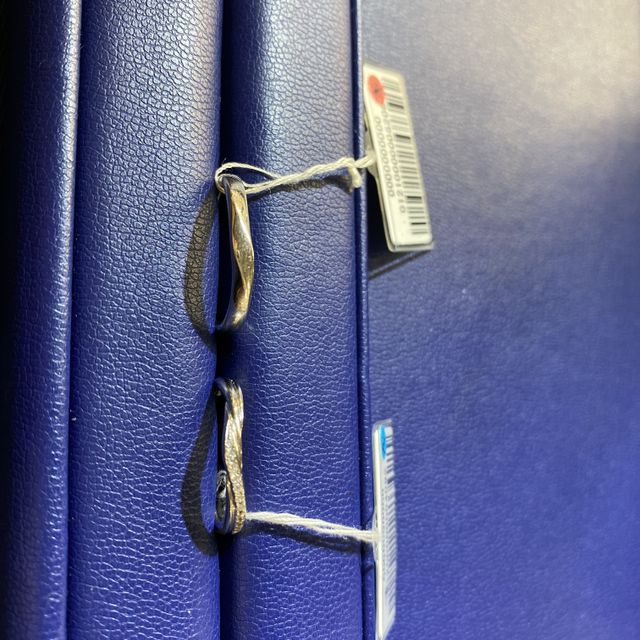 【銀座ダイヤモンドシライシの口コミ】 デザインです。
事前に調べた際はストレート結婚指輪を候補にしてたのです…