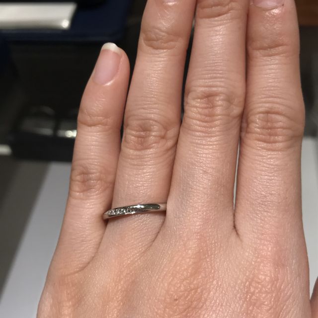 【銀座ダイヤモンドシライシの口コミ】 プラチナのリングに、ダイヤモンドがあしらわれています。ダイヤモンドの…
