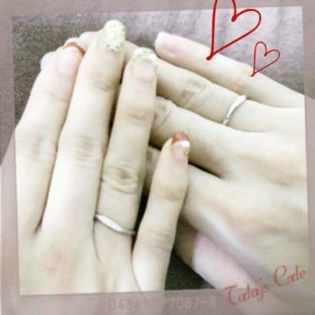【4℃ BRIDAL(ヨンドシーブライダル)の口コミ】 私は婚約指輪と結婚指輪を重ねてつけると最初から決めていたので、どちら…