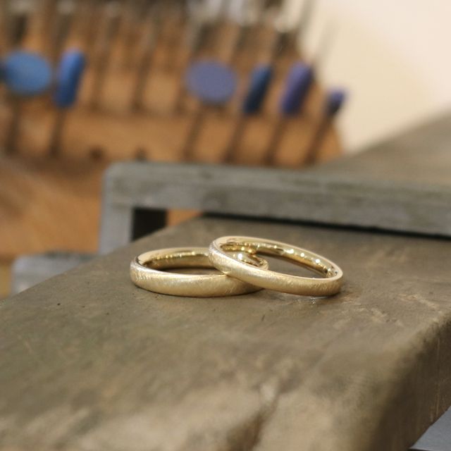 【鶴(mikoto)の口コミ】 2人でフォルムは同じ結婚指輪にしました。アンティークな雰囲気がとても味…