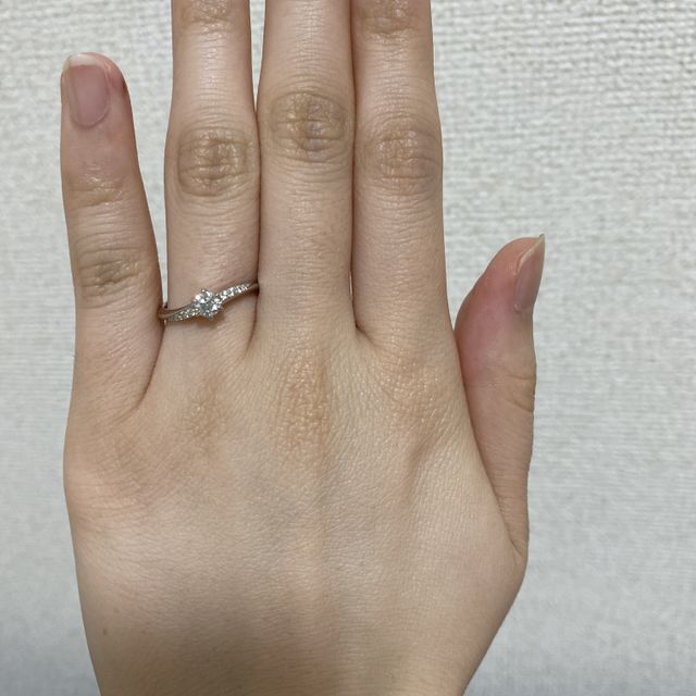 【ケイウノ ブライダル(K.UNO BRIDAL)の口コミ】 決め手は目の前でいろんなパターンのデザインを書いて頂き、思い出や海で…