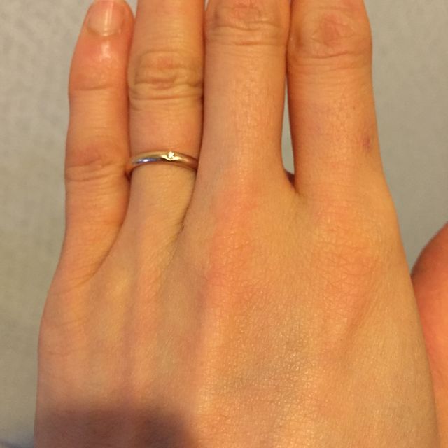 【カルティエ(Cartier)の口コミ】 シンプルでなおかつ、品の良いダイヤモンドがあしらわれとてもキュートで…