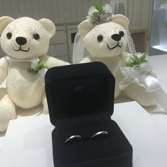 【4℃ BRIDAL(ヨンドシーブライダル)の口コミ】 指輪のデザインが良かった。見た目が派手すぎないのと落ち着いた色合いも…
