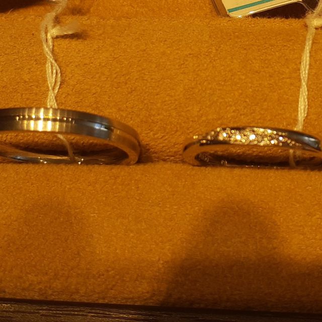 【銀座ダイヤモンドシライシの口コミ】 試着の際、ストレートタイプの指輪がつけ心地の点で気に入りました。その…